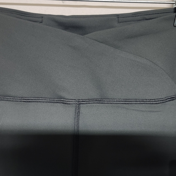 Green High-Waisted Leggings - Picture 3 of 6